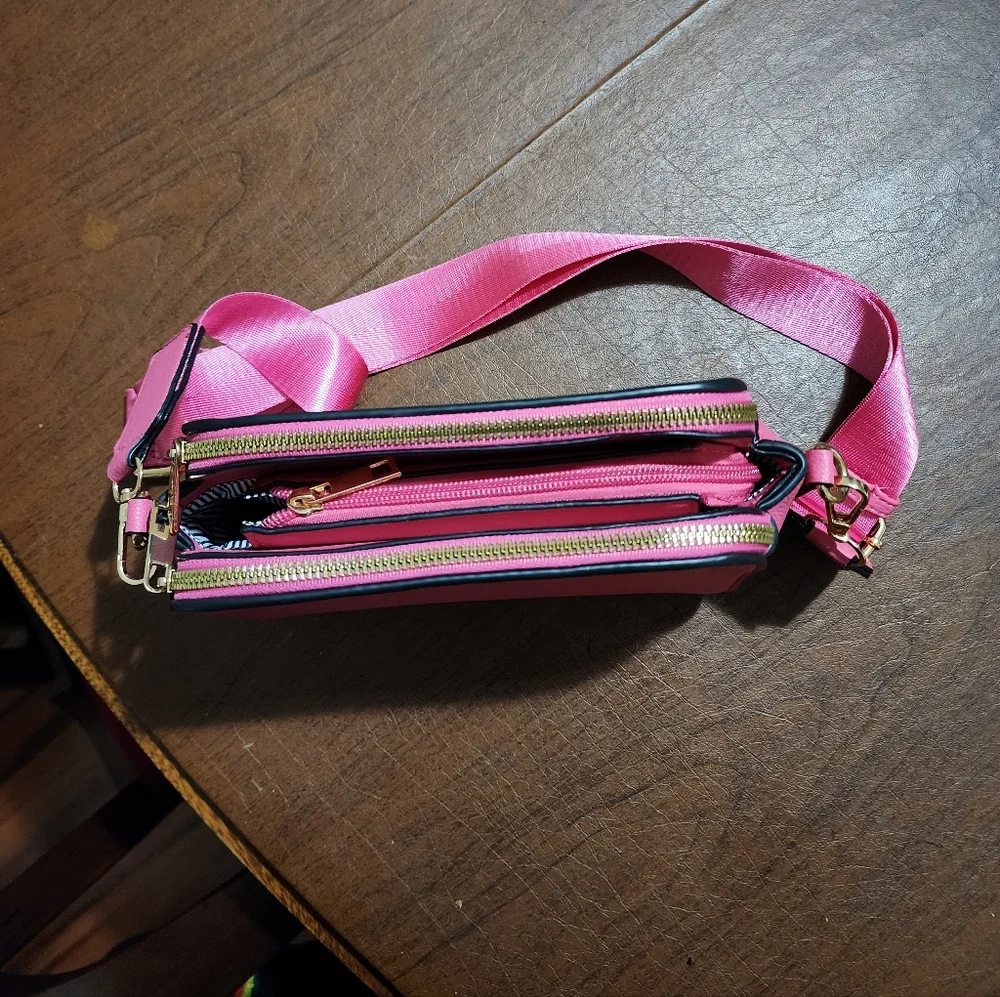NWOT ... Pink Crossbody Bag - Picture 3 of 5